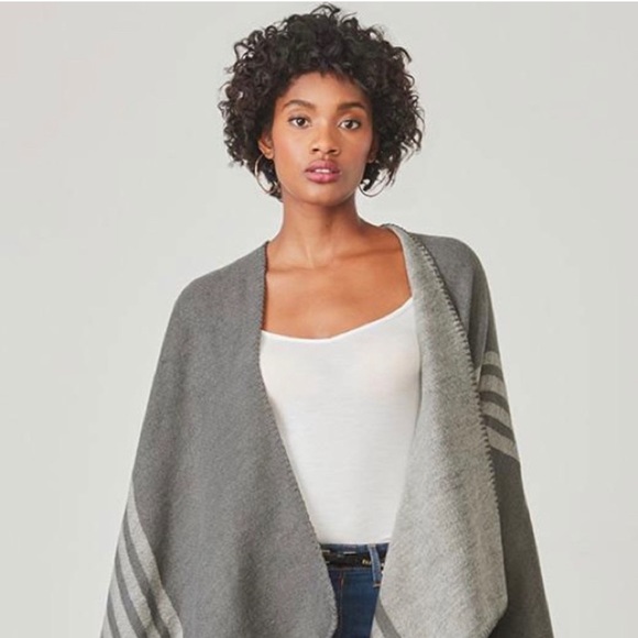 BB Dakota Accessories - BB Dakota x FabFitFun Reversible Poncho Gray